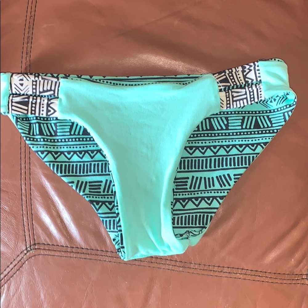 Bathing suit bottoms - Picture 3 of 5